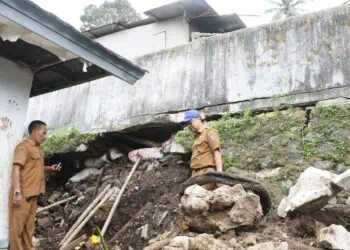 Jebol Diguyur Hujan Deras, DPUPR Kabupaten Serang Bangun TPT Kantor Kecamatan Ciomas