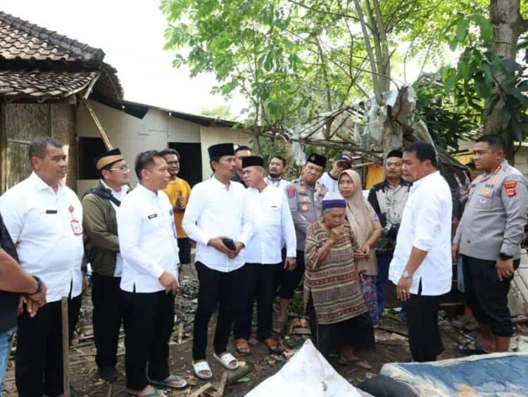 Rumah Roboh di Kresek, Bupati Minta OPD Bergerak Cepat Bangun Kembali