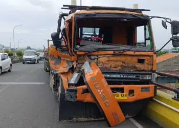Truk Tronton Kecelakaan di Flyover Ciputat, Pemkot Pasutri Selamat Setelah Lompat