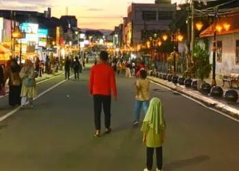 Kawasan Royal Baroe, tampak saat malam. (ISTIMEWA)