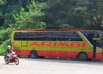 MENUNGGU PENUMPANG - Bis AKAP menunggu penumpang disalah satu terminal di Banten. Rencananya, Pemprov Banten kembali melaksanakan program mudik gratis ditahun 2026 ini. (ADIB FAHRIE/SATELITNEWS.COM)