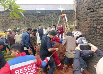 Pria Dengan Berat Badan 200 Kg Meninggal Dunia, Damkar Tangsel Bantu Pemakaman Jenazah