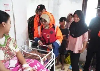 Responsif, Bupati Dewi Kembali Salurkan Bantuan Korban Terdampak Banjir Patia