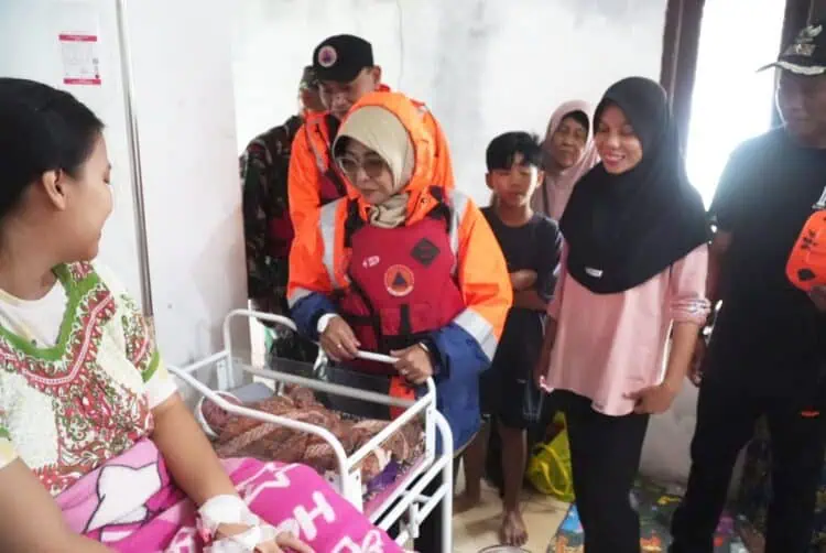 Responsif, Bupati Dewi Kembali Salurkan Bantuan Korban Terdampak Banjir Patia