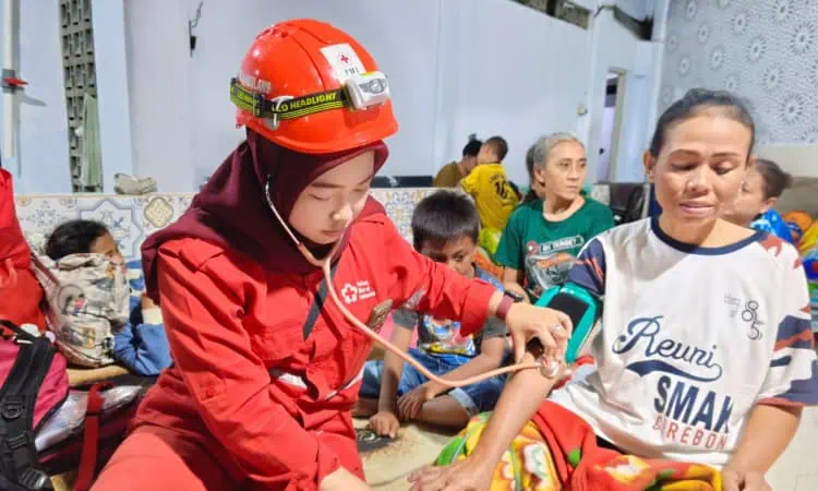 PMI Kota Tangerang Turunkan Relawan Layani Kesehatan Warga Terdampak Banjir