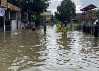 Banjir di Pinang Kota Tangerang Diperparah Tanggul Jebol