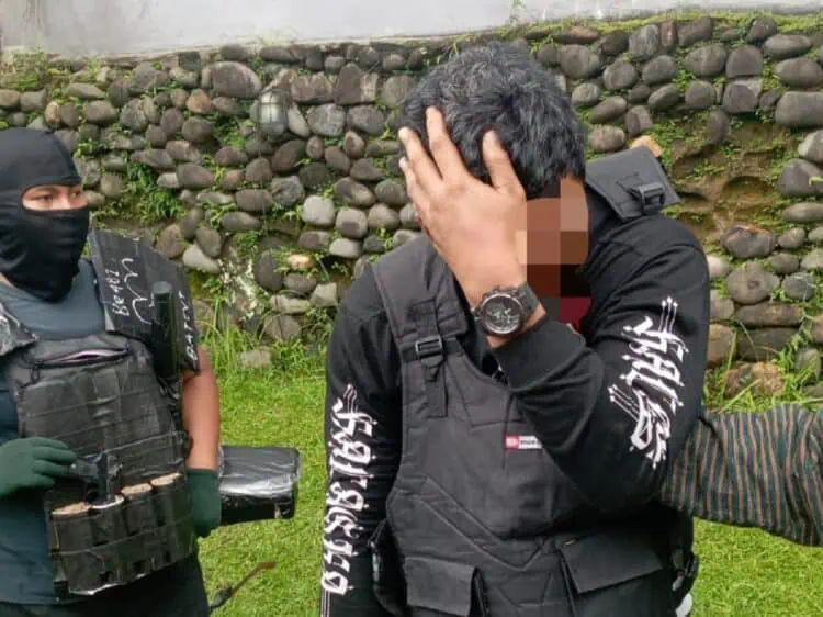 Tertangkap Basah, Maling Laptop di Ciputat Timur Dihajar Warga