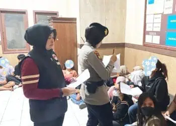 Personel Polres Pandeglang dan Polsek Carita, menggelar Operasi Pekat, Jumat (30/1/2026) malam. (ISTIMEWA)