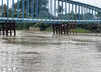 Warga Was-was, Penyangga Pipa Raksasa PDAM di Atas Sungai Cisadane Terlihat Doyong