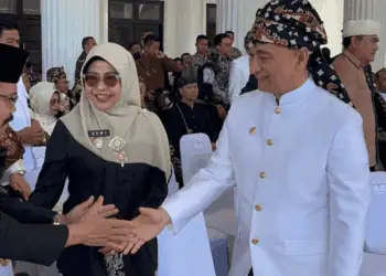 HADIRI ACARA - Bupati Pandeglang Raden Dewi Setiani, tampak menghadiri acara pemerintahan terkait ketersediaan pangan, bersama Wagub Banten Dimyati Natakusumah. (ISTIMEWA)