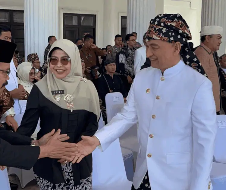 HADIRI ACARA - Bupati Pandeglang Raden Dewi Setiani, tampak menghadiri acara pemerintahan terkait ketersediaan pangan, bersama Wagub Banten Dimyati Natakusumah. (ISTIMEWA)