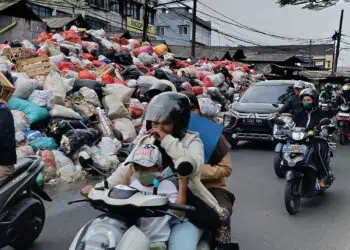Gunungan Sampah Kepung Tiga Pasar di Tangsel
