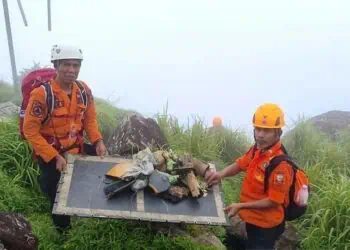 Pesawat ATR Hancur di Puncak Gunung, Satu Korban Ditemukan