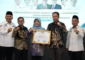 Bupati Dewi Setiani Diganjar Penghargaan Dari KemendesPDT RI