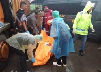 Seorang sopir truk, Adi Ramdani (25) ditemukan tewas dengan kondisi gantung diri di samping truknya di Rest Area Bogeg, Cipocok Jaya, Kota Serang, Minggu (1/2/2026). (ISTIMEWA)