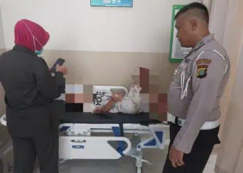 Pemotor Jatuh Akibat Hantam Lubang di Flyover Ciputat