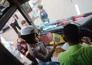 Jajaran Polres Serang Kota melakukan ram cek terhadap puluhan kendaraan angkutan umum di Terminal Pakupatan, Kota Serang, Kamis (5/2/2026). (ISTIMEWA)