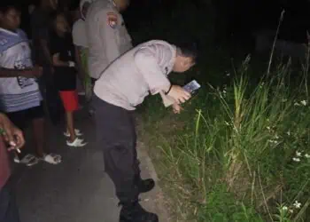 Personel Kepolisian lakukan olah TKP temuan Bayi, di Tanara, Kabupaten Serang. (ISTIMEWA)