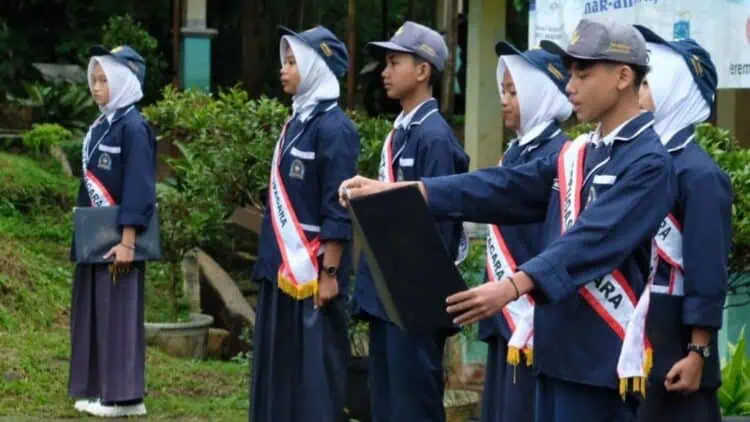 Antisipasi Kasus Kenakalan Remaja, Personel Polda Banten Sambangi Pelajar di Pandeglang