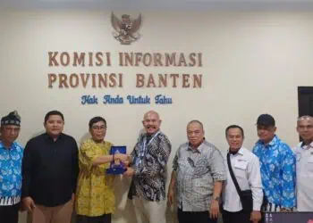 Forum Wartawan Komisi Informasi (ForKI) Riau, menggelar Focus Group Discussion (FGD) di Kantor Komisi Informasi (KI) Provinsi Banten, Senin (9/2/2026), (ISTIMEWA)