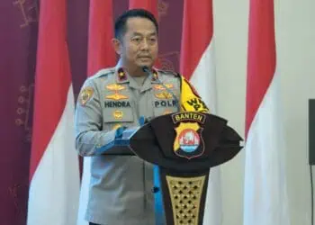 MEMBERIKAN ARAHAN : Wakapolda Banten Brigjenpol Hendra Wirawan memberikan arahan kepada jajarannya terkait perlindungan alam. (ISTIMEWA)