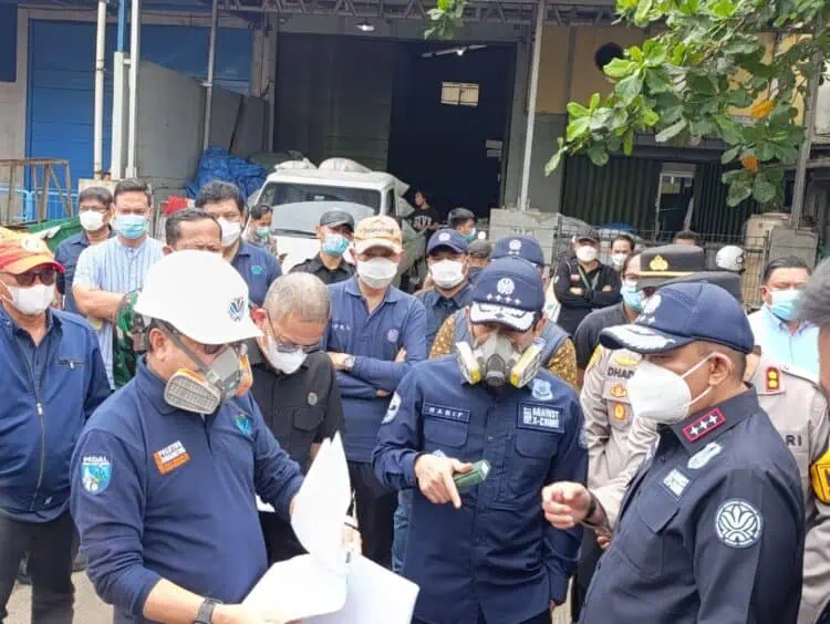 Tinjau Gudang Pestisida Terbakar di Tangsel, Menteri LH: Ratusan Sampel Air Diuji
