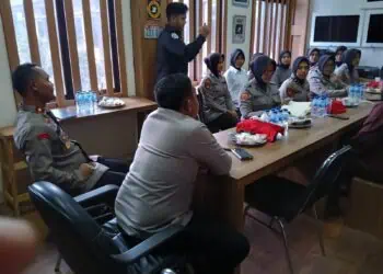 Kapolres Serang menggelar kegiatan silaturahmi bersama para polisi wanita (Polwan), di lingkungan Polres Serang, di ruang rapat Mapolres Serang, Rabu, (18/2/2026). (ISTIMEWA)