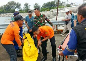 Kapal Nelayan KM Marina 7, terbakar di Perairan Barat Pulau Ular, Kecamatan Ciwandan, Kota Cilegon, Kamis (19/2/2026). Dalam peristiwa tersebut, 1 orang dinyatakan meninggal dunia dan 2 orang lainnya hilang.
(ISTIMEWA)
