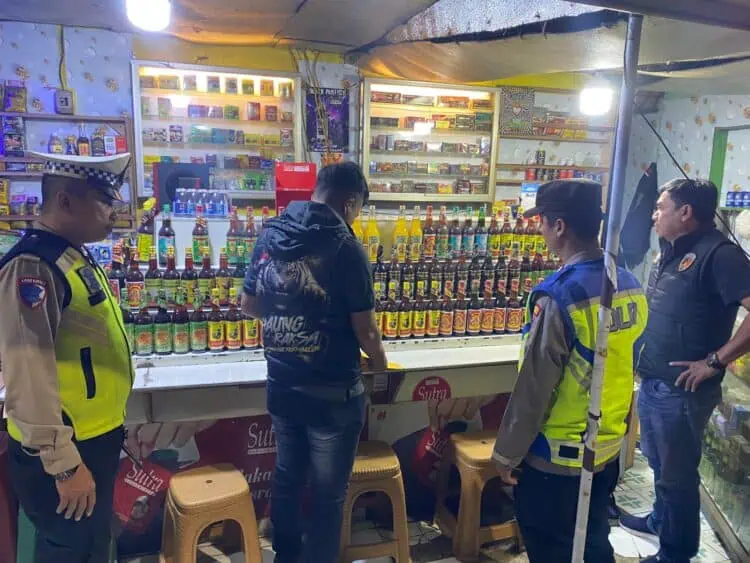 Razia Saat Ramadan, Polsek Cikupa Amankan 8 Botol Miras Ilegal