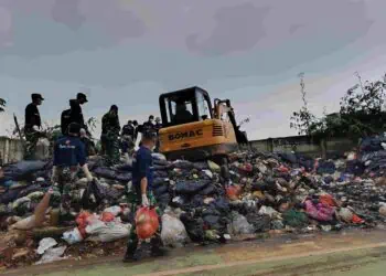 Personel TNI Dikerahkan Bersihkan Sampah di Kota Tangerang Selatan