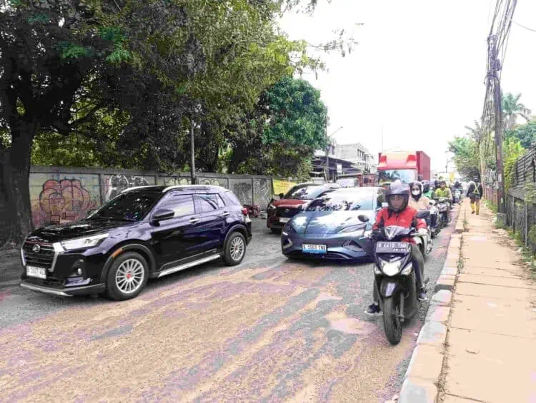 43 Titik Jalan Berlubang di Ciputat Timur Berbahaya, Polisi Minta Diperbaiki