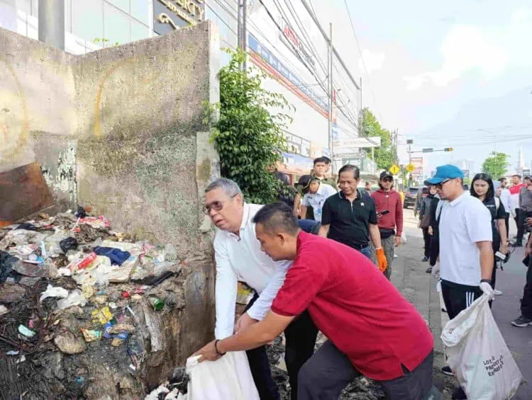 Gerakan Nasional Indonesia Asri, Menteri Lingkungan Hidup Pungut Sampah di Tangsel