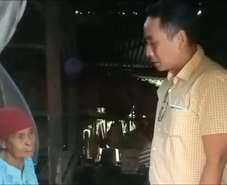 Ma Arti Hidup Sebatang Kara, Anggota DPRD Pandeglang Beri Bantuan Sembako
