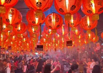 Lebih dari 700 Lampion Terangi Klenteng Boen Tek Bio Kota Tangerang Saat Perayaan Imlek