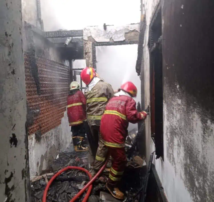 Rumah Dua Lantai Terbakar di Pamulang, Diduga Akibat Korsleting Listrik