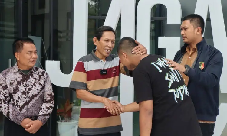 Viral Sopir Angkot Jurusan Cikokol-Ciledug Dilempar Petasan oleh Remaja, Ujungnya Minta Maaf