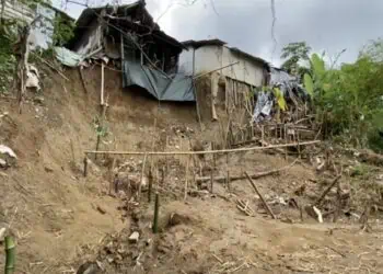 Terus Digerus Longsor Bantaran Ciujung, Rumah Warga Lebak Makin Mengkhawatirkan
