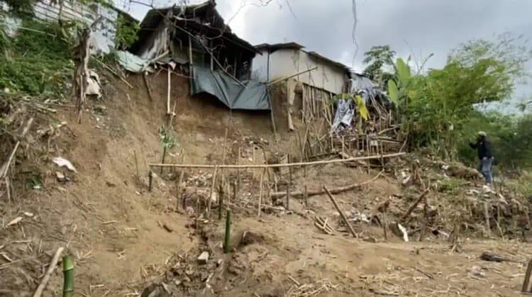 Terus Digerus Longsor Bantaran Ciujung, Rumah Warga Lebak Makin Mengkhawatirkan