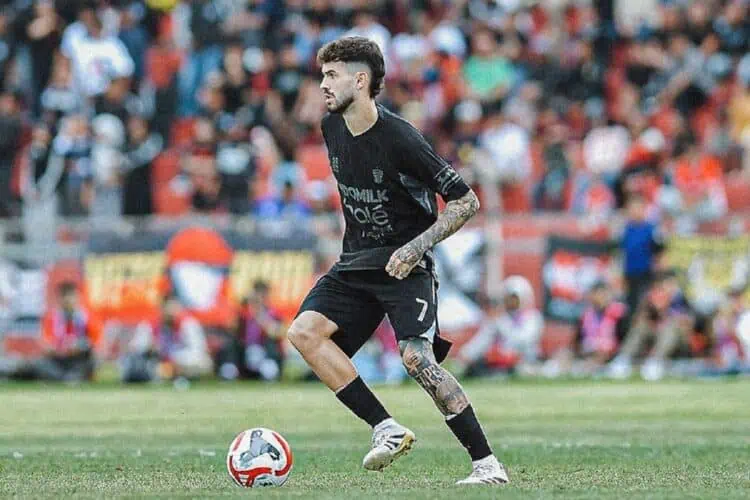 Penalti Injury Time, Persita Takluk di Kandang Semen Padang