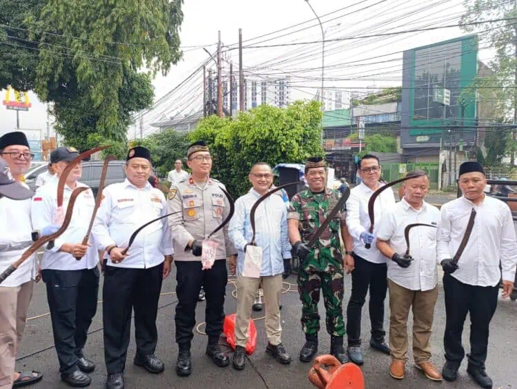 Hasil Razia di Ciputat Timur, Ratusan Senjata Tajam dan Minuman Keras Dimusnahkan