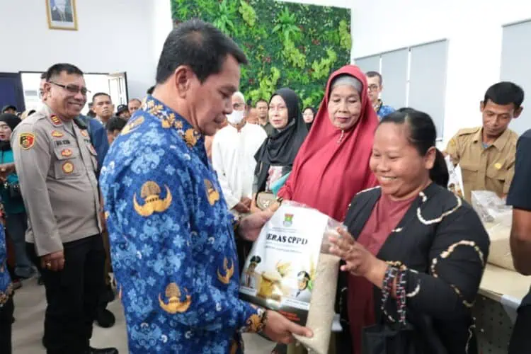 Pemkab Tangerang Salurkan Bantuan Pangan Jelang Lebaran