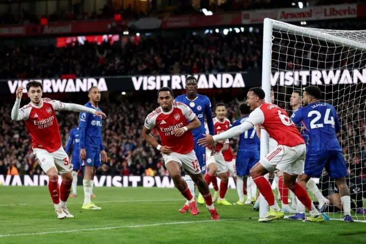 Arsenal Rajanya Sepak Pojok
