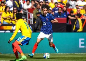 Prancis Menang, Deschamp Meradang