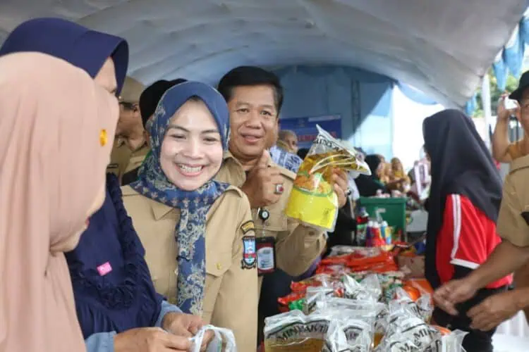 Warga Bojonegara Serbu Bazar Ramadan Pemkab Serang, Beli Kebutuhan Minyak Hingga Cabai