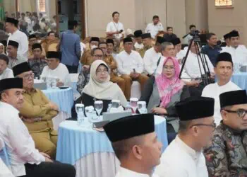 SAFARI RAMADAN - Bupati Pandeglang Raden Dewi Setiani, menghadiri kegiatan safari ramadan anggota DPR RI di Provinsi Banten. (ISTIMEWA)