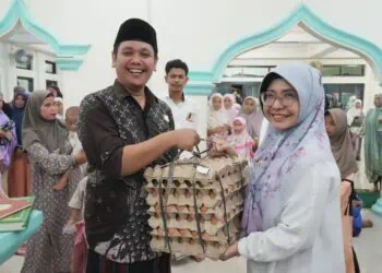 GERAKAN PANGAN MURAH - Bupati Pandeglang Raden Dewi Setiani beserta jajarannya, meninjau stand bazar GPM, di Kecamatan Jiput, Kabupaten Pandeglang, Kamis (5/3/2026). (ISTIMEWA)