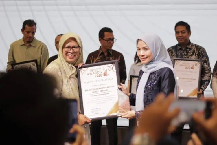 Investasi Mudah di Kabupaten Serang, Ratu Rachmatuzakiyah Diganjar Penghargaan