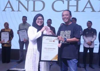 16 Tahun Mengabdi Untuk Sosial Kemasyarakatan, Direktur FBn Raih Penghargaan