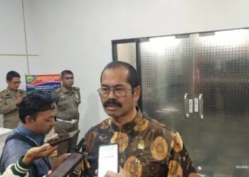Anggota Komisi X DPR RI, Furtasan Ali Yusuf, sedang memberikan keterangan pers. (ISTIMEWA)