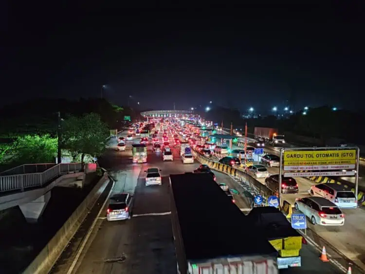 Jalan Rusak dan Macet, Tol Bitung Dikeluhkan